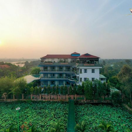 Hotel Khu Nghi Duong Huong Sen - Binh My, Cu Chi Ho-Chi-Minh-Stadt Exterior foto